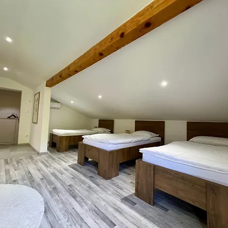 Nyaraló Anurapartment *